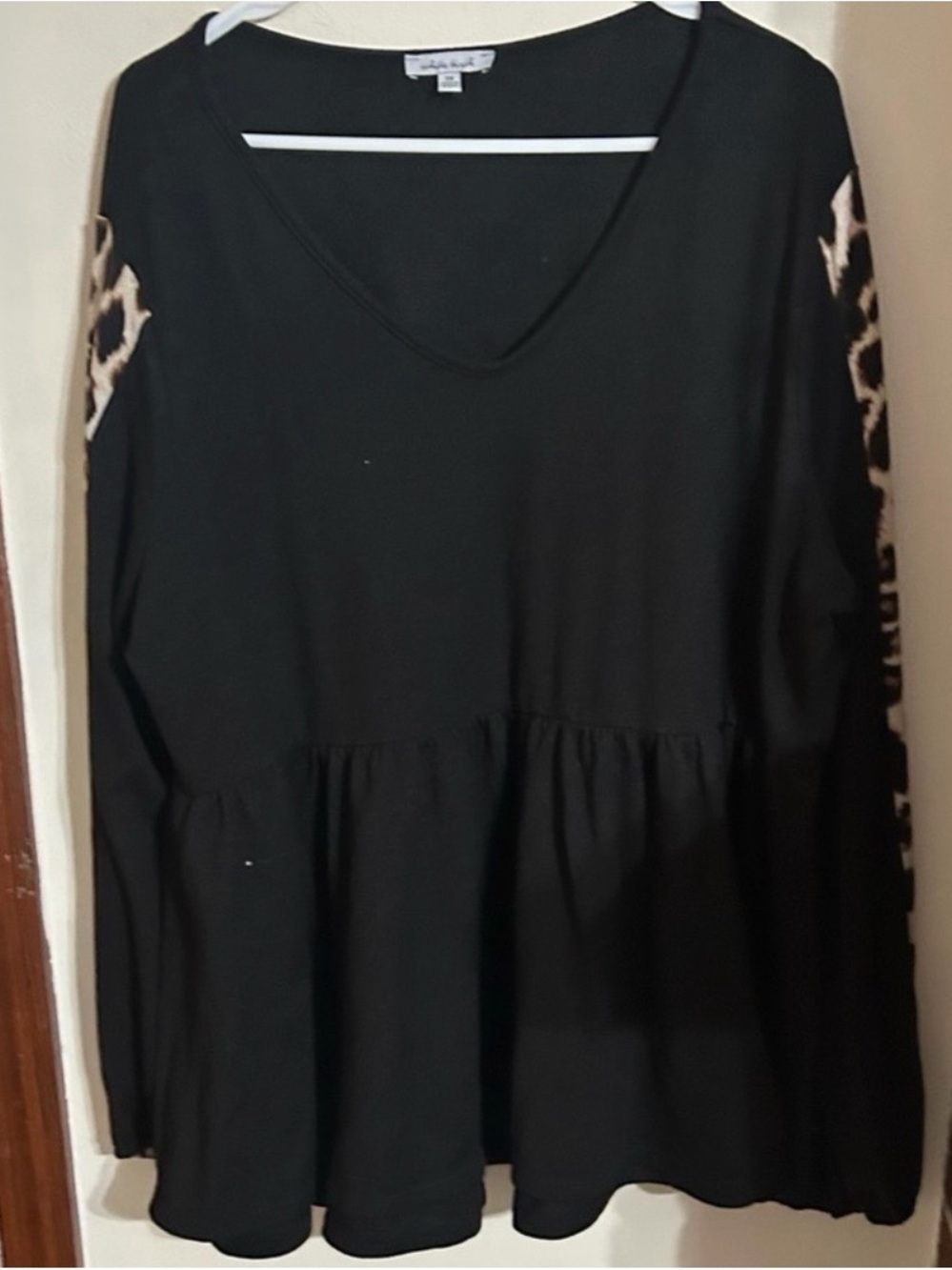 white birch Size 3x Black V-Neck Peplum Top with Leopard-Print Sleeves